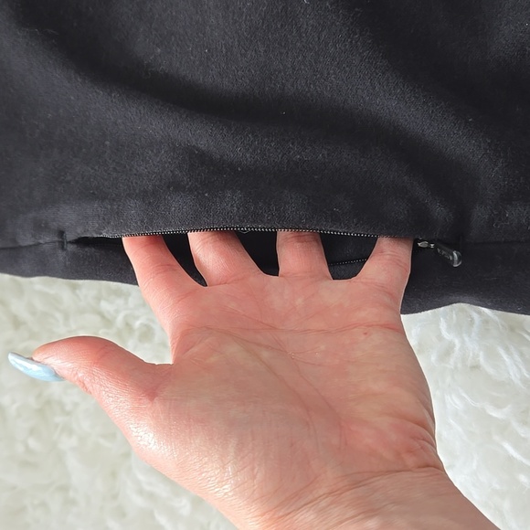 Athleta TRIUMPH CREWNECK SWEATSHIRT. Black. Size XL. Good preowned condition. - Picture 5 of 9